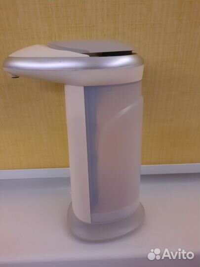 Диспенсер для мыла сенсорный