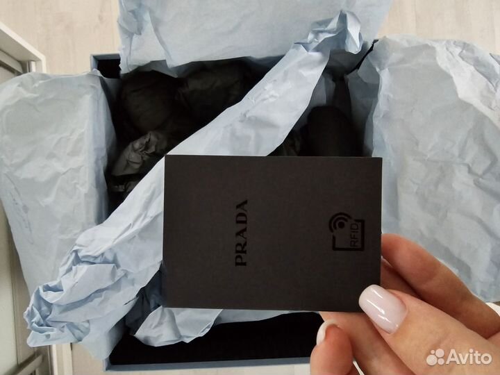 Коробка Prada