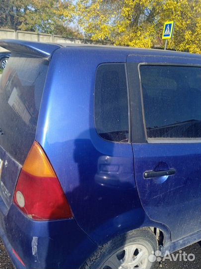 Стекло двери заднее правое Daihatsu Yrv хэчбек