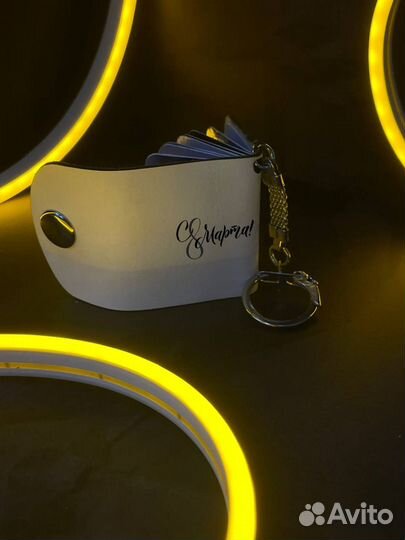 Брелок из кожи 
