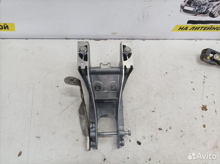 Кронштейн рулевой колонки Skoda Fabia 1