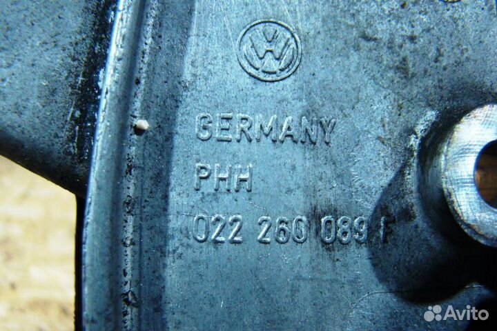 VW Touareg Кронштейн генератора