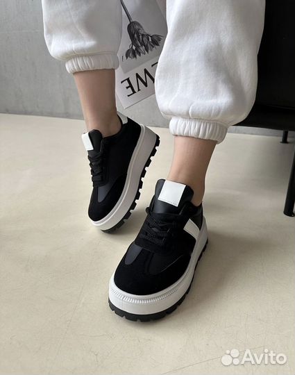 Кроссовки (кеды) женские