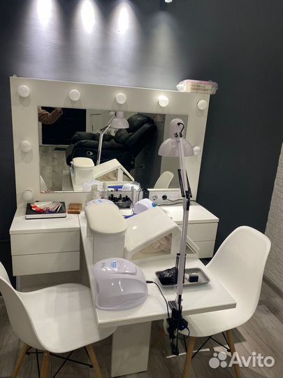 Маникюрный стол складной