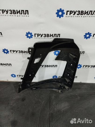 Окантовка правой фары Volvo FM5 84407498