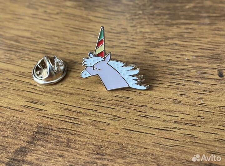 Эмалированные значки