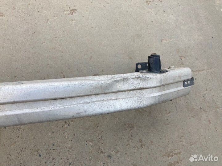 Усилитель переднего бампера передний Audi A4 B7