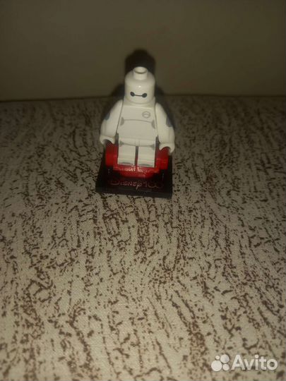 Lego минифигурка disney 100 Бэймакс