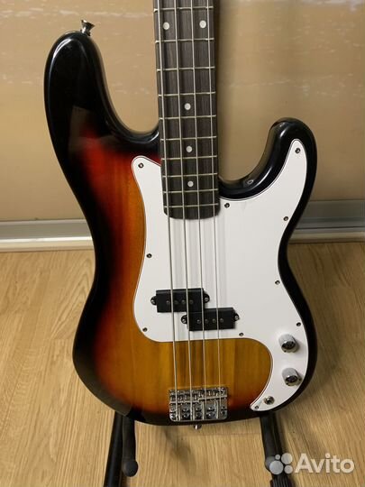 Бас гитара Fender Style с чехлом (Новая)