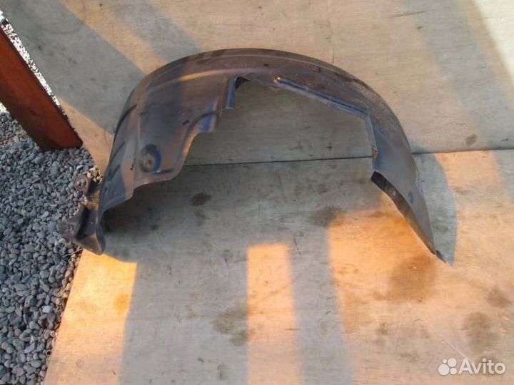 Подкрылок передний левый Toyota Mark Ii GX100