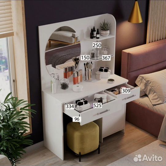 Косметический стол с зеркалом