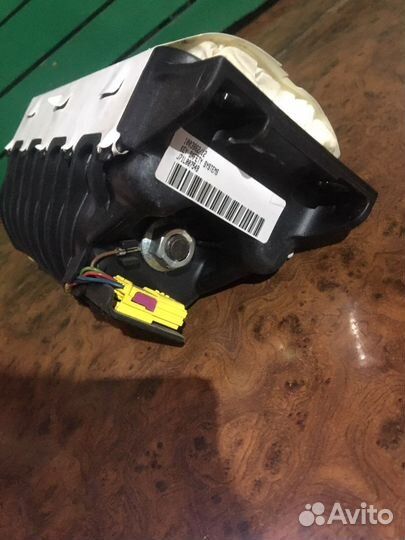 Подушка безопасности в торпедо Audi Q7