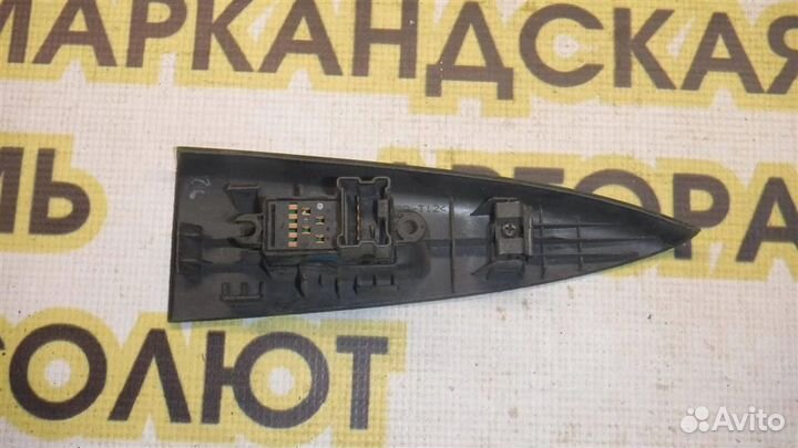 Кнопка стеклоподъемника Nissan Note (E11) 2004-20