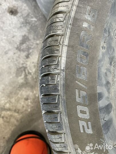 Royal Black Royal Winter HP 205/60 R16 30E