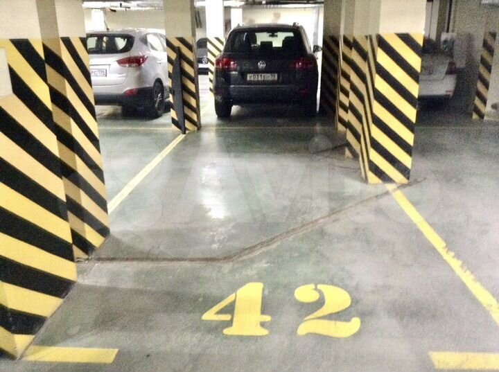 Машиноместо, > 30 м²