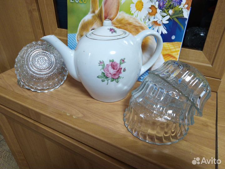 Чайник и вазочки
