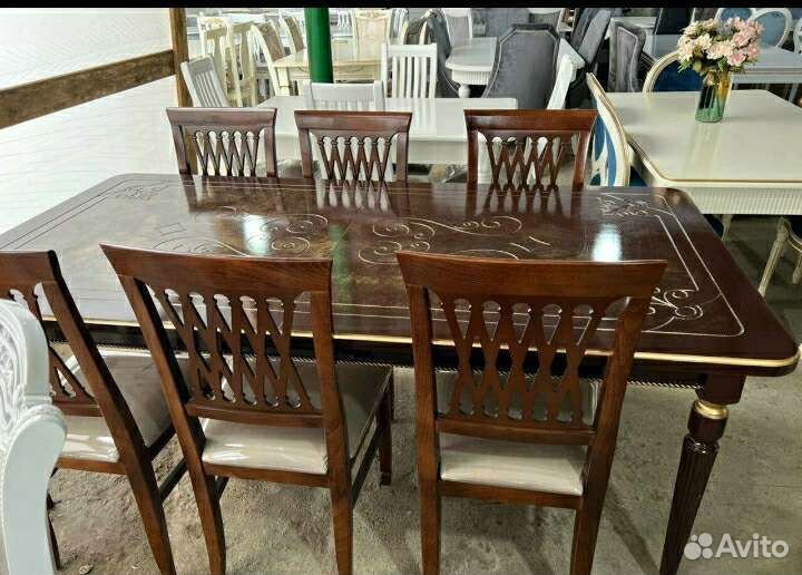 Стол и стулья