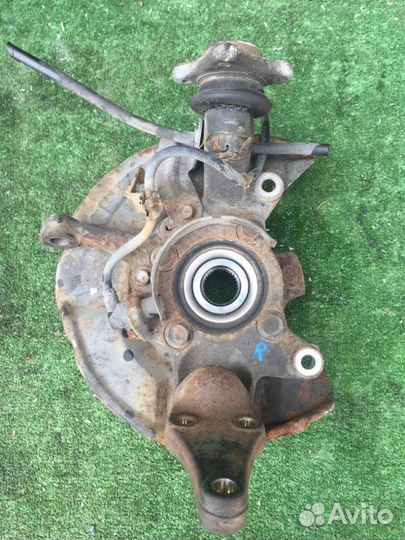 Кулак передний правый Mitsubishi Pajero 3 V78W