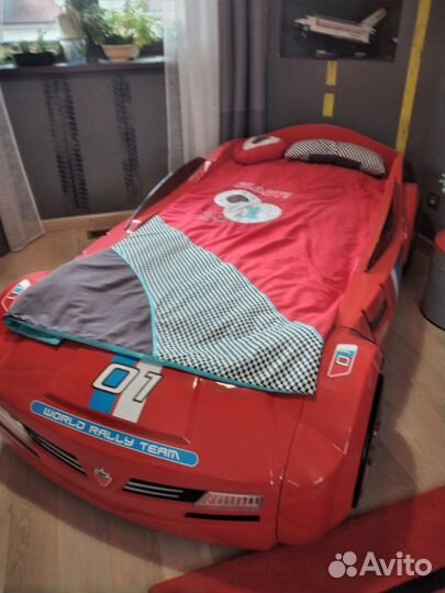 Детская кровать машина в комплекте