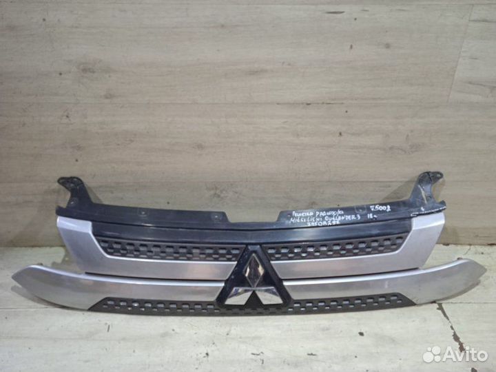 Решетка радиатора Mitsubishi Outlander 3