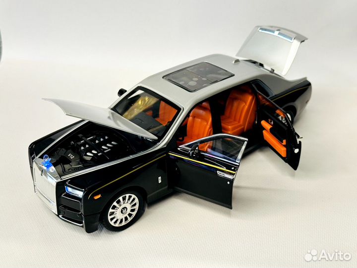 Инерционная машинка Rolls-Royce Phantom 1:20