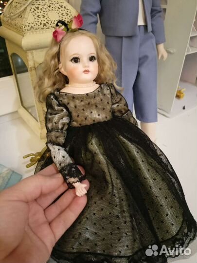 Кукла фарфоровая