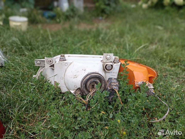 Передние фары на Ford Escort, Orion