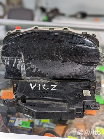 Панель прибора Toyota Vitz