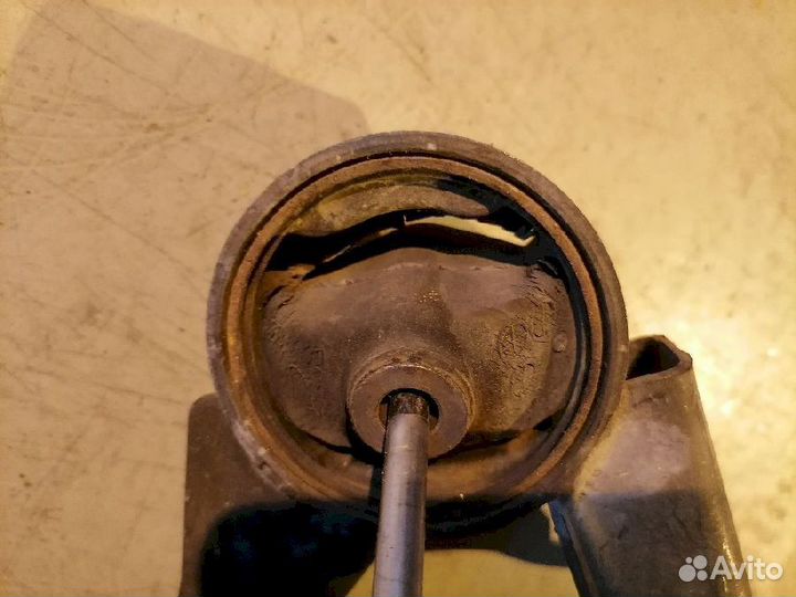 Опора двигателя (подушка двс) задняя MR554791 Mits