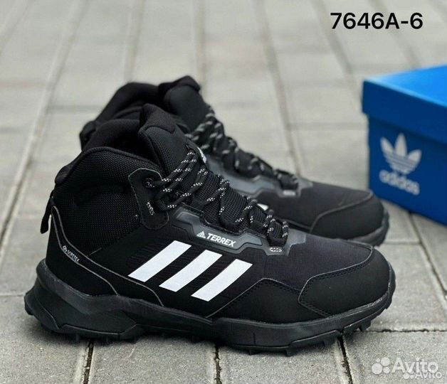 Кроссовки Adidas зимние 40 и 43 размер