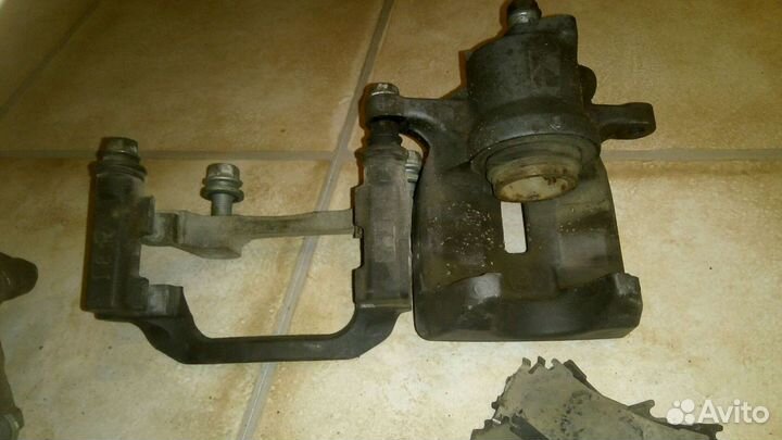 Суппорты + п/с пластины + колодки Lexus GS 4