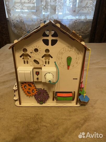 Бизиборд большой дом со светом