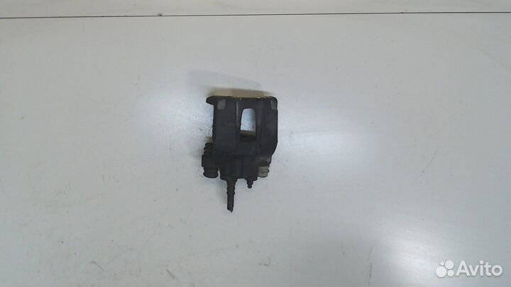 Суппорт Nissan Titan, 2004