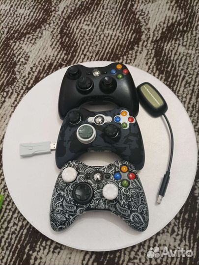 Xbox 360 + 3 геймпада и игра