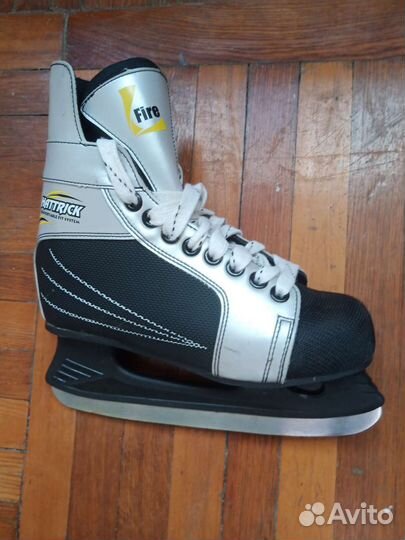 Коньки хоккейные