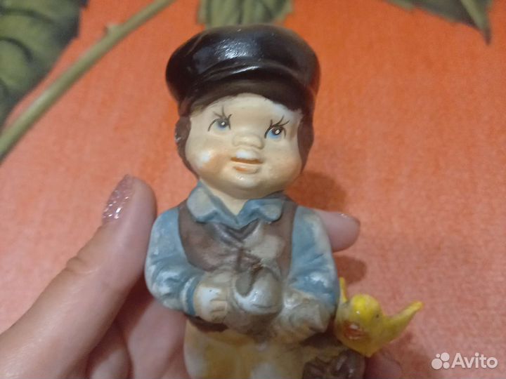 Статуэтки фарфоровые бисквит