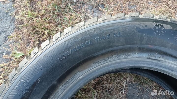 Kumho I'Zen Stud Snow KW11 215/60 R17