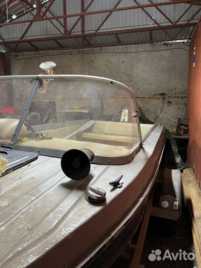 Моторная лодка с мотром Honda и прицепом