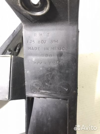 Крепление бампера. Кранштейн. Volkswagen jetta mk