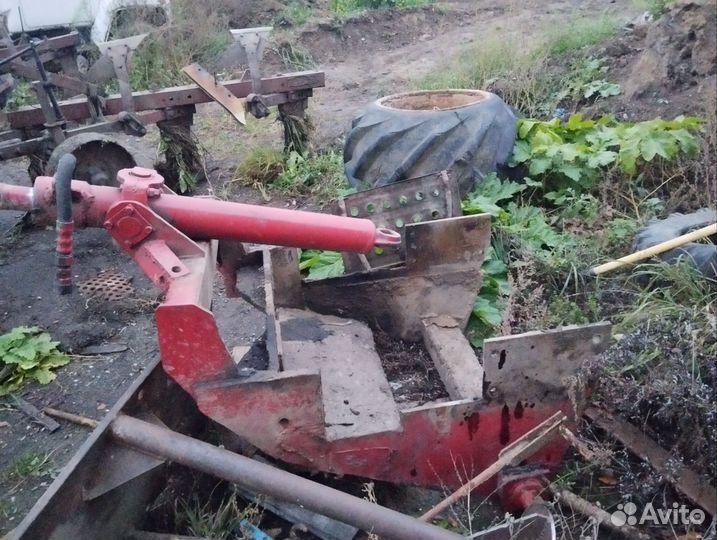 Лопата на т150к