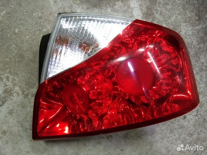 Фонарь задний правый Инфинити M35