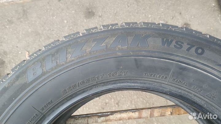 Bridgestone Blizzak WS-70 225/65 R17 102T