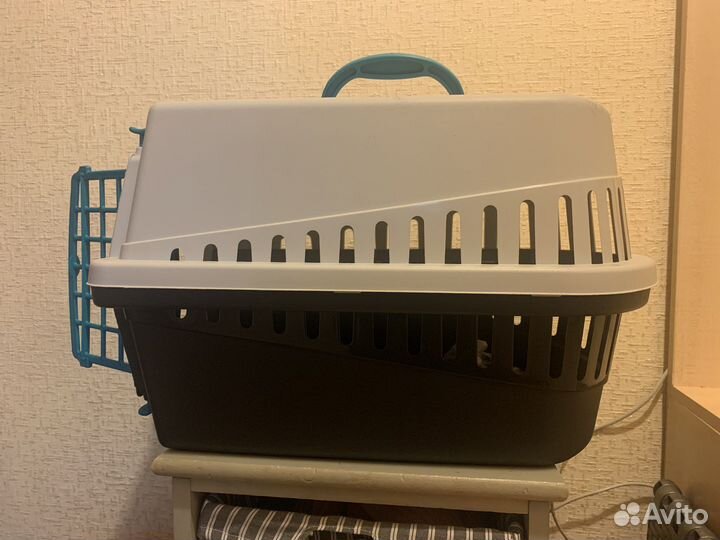 Переноска для кошки или маленькой собачки