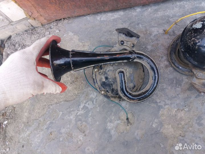 Звуковой сигнал (клаксон) газ 21 Волга