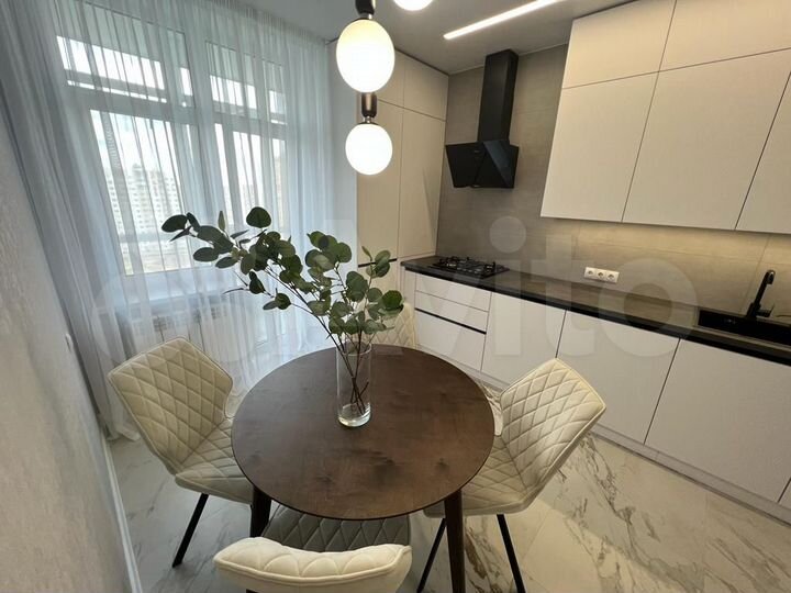 2-к. квартира, 65 м², 12/13 эт.