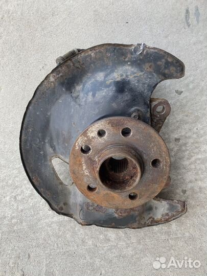 Поворотный кулак правый Rover 75