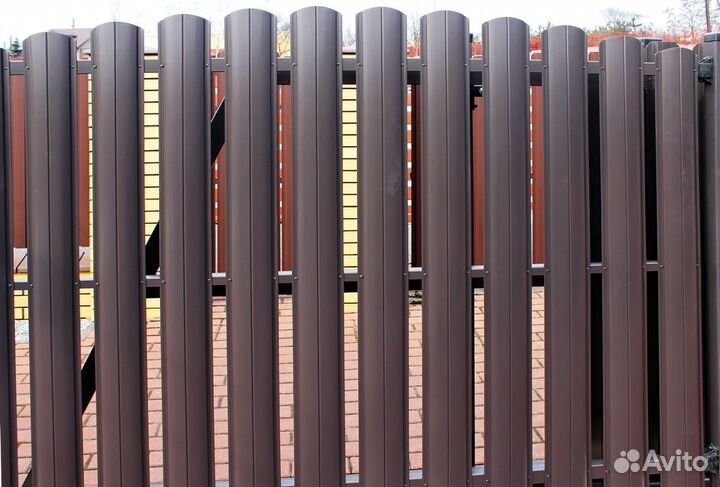 Металлический штакетник для забора