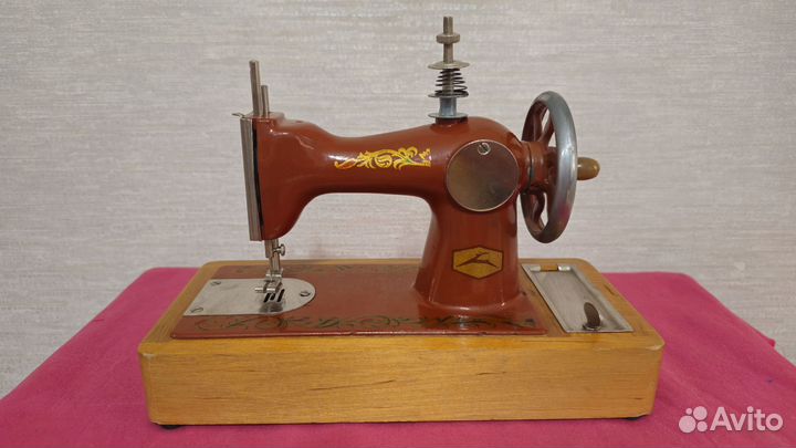 Детская швейная машина