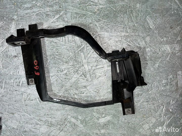 Кронштейн фары левый Bmw 5 E60