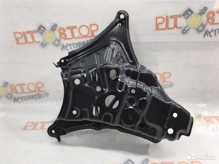 Крепление домкрата Toyota Estima (AHR20,ACR50,ACR